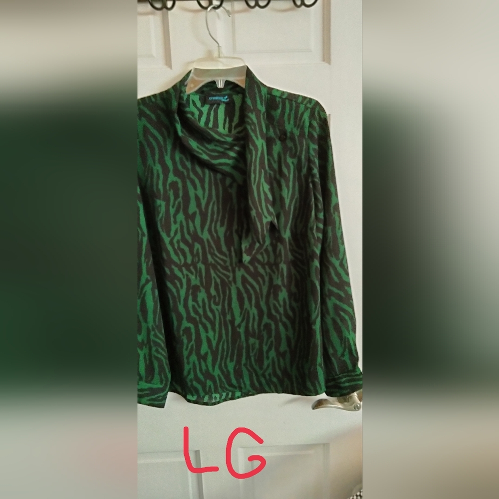 Creation Elegant Green Animal Print Blouse